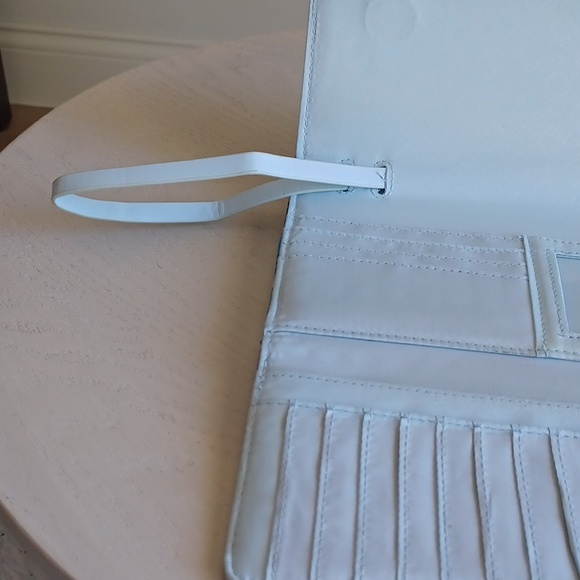 Vera Bradley RFID Wallet In The Marion Floral Pattern - Picture 10 of 17